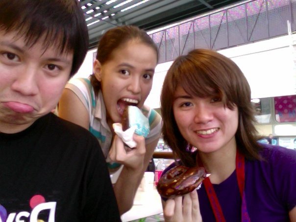 Mica: Waaah gutom na ako. I'll eat this blue donut na.