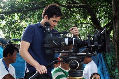 Direk Paul Soriano working on his first full-length film