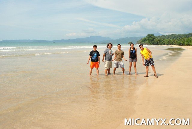 Sunny Saturday at Sabang Beach (before playing with the giant waves)