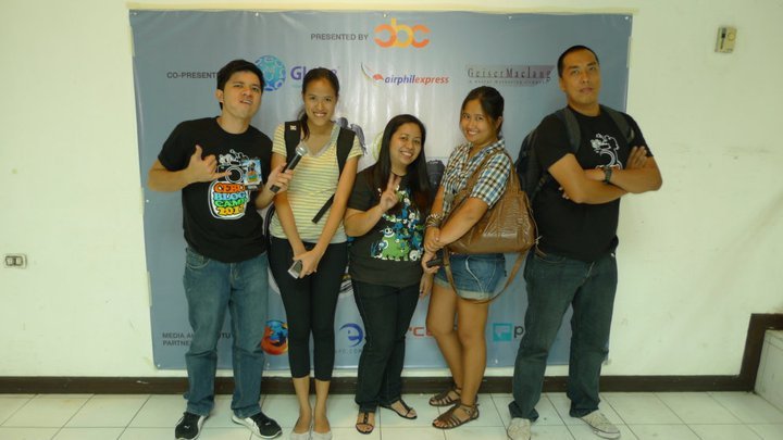 Pinoy Travel Bloggers (PTB) members Edcel, Mica, Doi, Carla and Estan