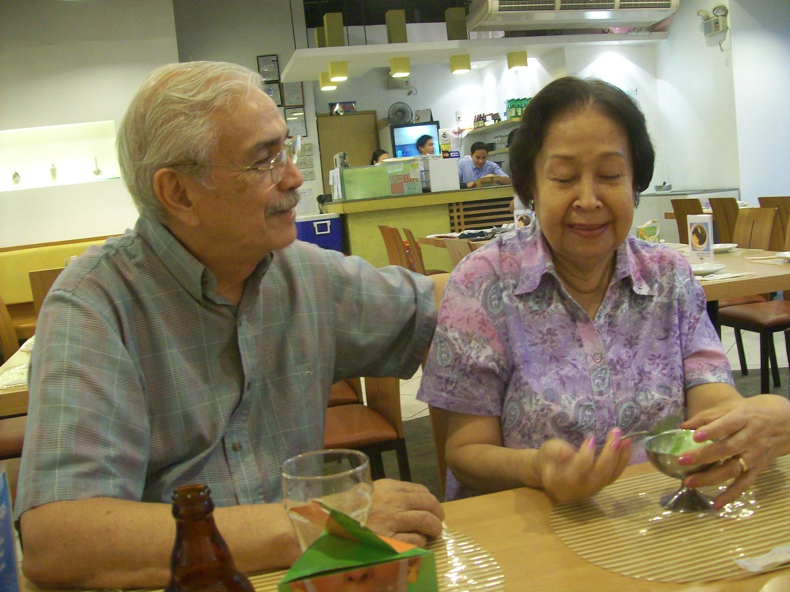 Lolo and Lola sweet over Gelato