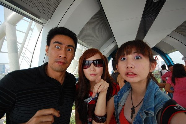 Ramon Bautista with Alodia and Ashley G. Ramon Bautista with Alodia and Ashley G. taken from Ramon B's Twitter