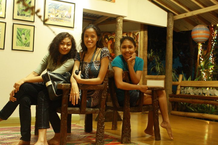 Tres Lakwatseras in Ka Lui