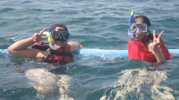 Maire and Mica snorkels for the first time Maire and Mica snorkels for the first time