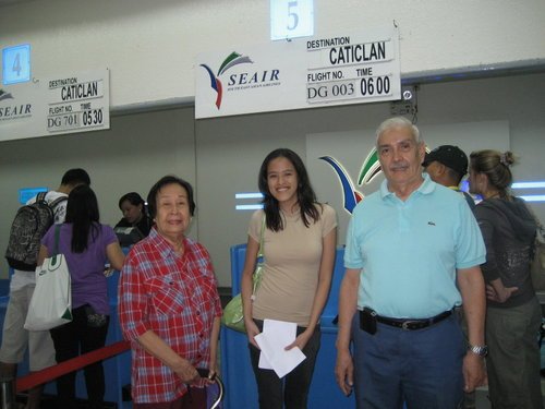 At the airport with Lolo and Lola At the airport with Lolo and Lola