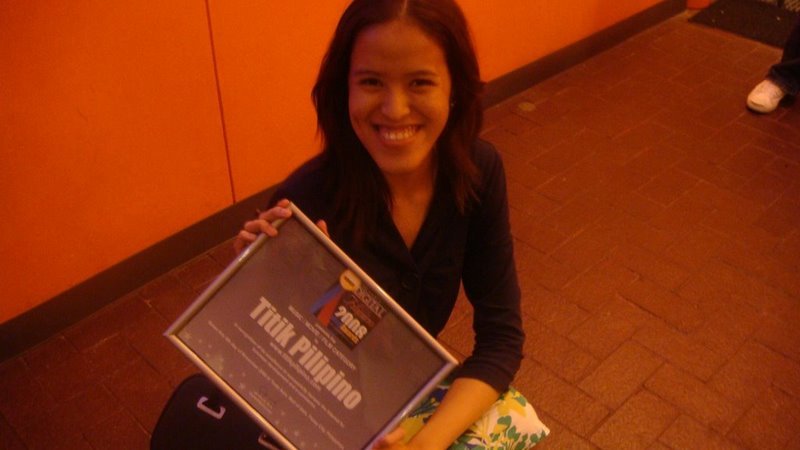 Me holding the Titik Pilipino plaque :P