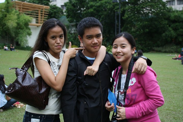 Mica, Van and his bestfriend after Froyo