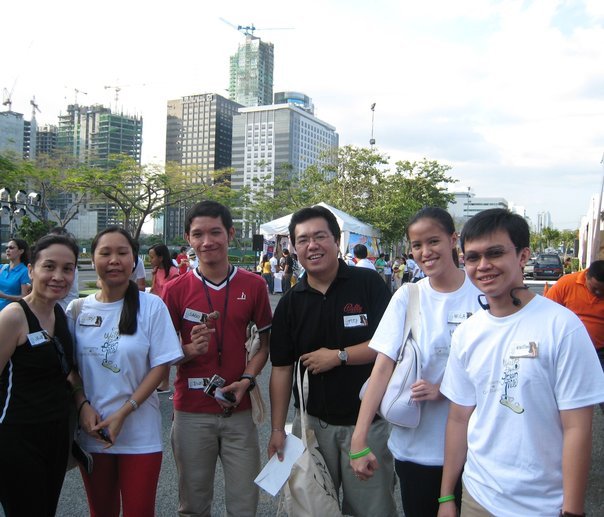 Bloggers at Walk a Green Mile event Jane, Joy, Jonel, Fitz, Mica and Winston at Walk a Green Mile event