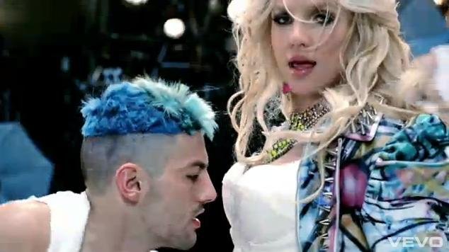 There's a spark inbetween us when we're dancing on the floor