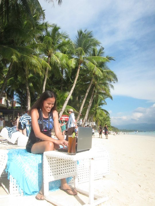 My Dream Workstation - Uploading and Downloading files while relaxing in Boracay