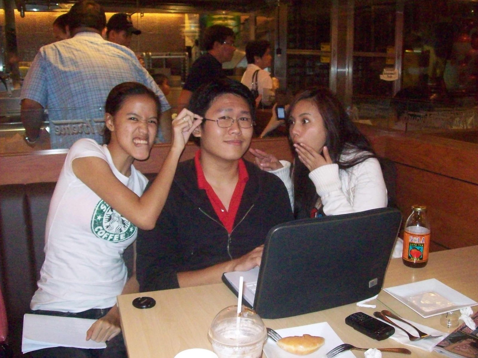 Wacky Moment at Krispy Kreme with Bong and Jade - And i'm wearing a Tarbak Shirt :P