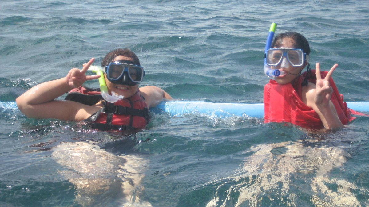 Snorkling in the name of friendship Snorkling in the name of friendship