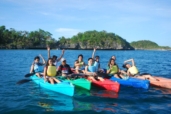 Happy bloggers' Kayak Adventure in Hundred Islands!